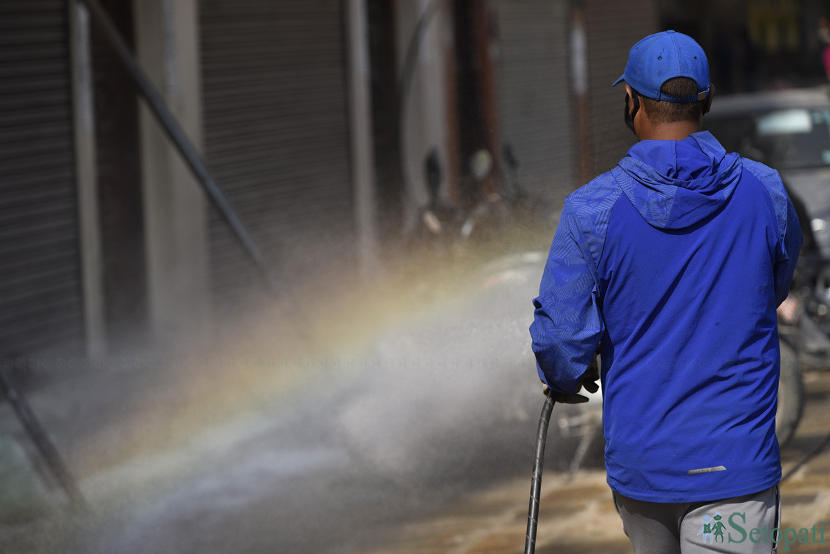 https://raracms.setopati.com/uploads/shares/2020/sujita/spray at kathmandu/Disinfection spraying (1).JPG